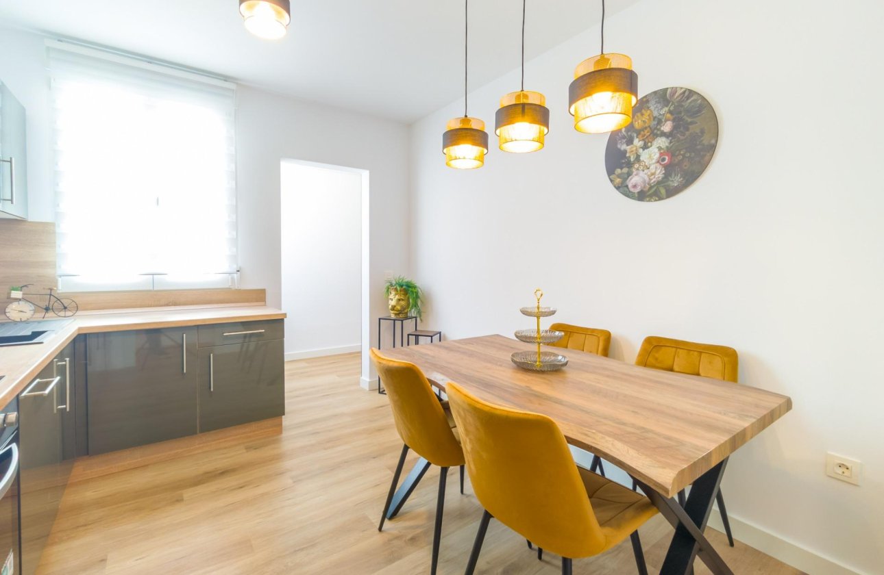 Herverkoop - Appartement -
Torrevieja - Playa del Cura