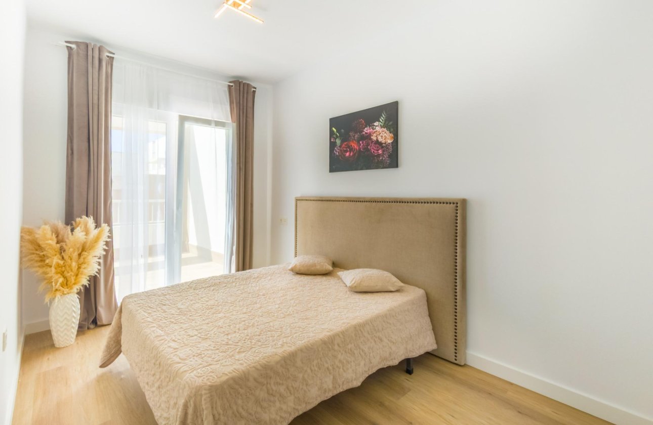 Herverkoop - Appartement -
Torrevieja - Playa del Cura