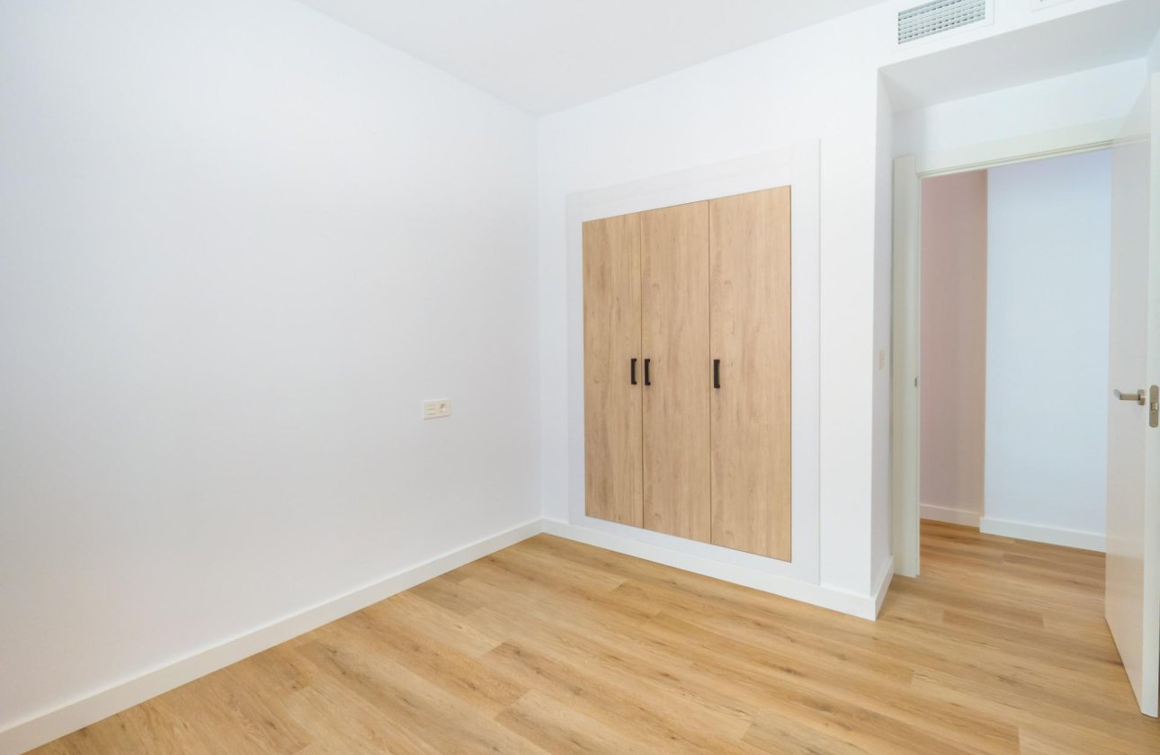 Herverkoop - Appartement -
Torrevieja - Playa del Cura