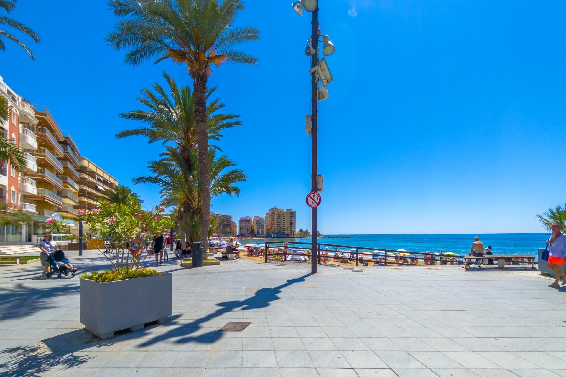 Herverkoop - Appartement -
Torrevieja - Playa del Cura