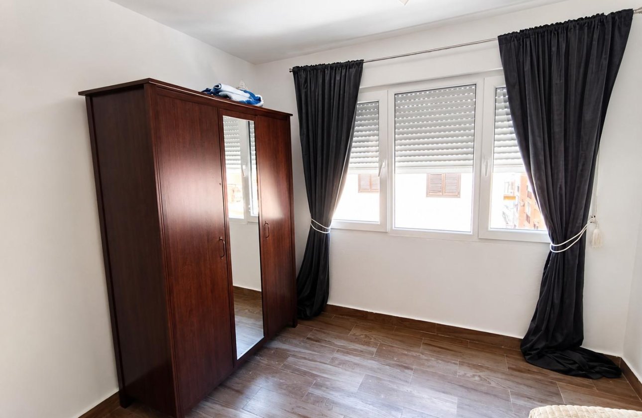 Herverkoop - Appartement -
Torrevieja - Playa del Cura