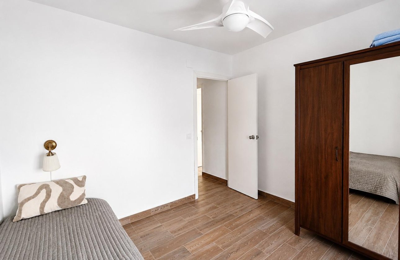 Herverkoop - Appartement -
Torrevieja - Playa del Cura