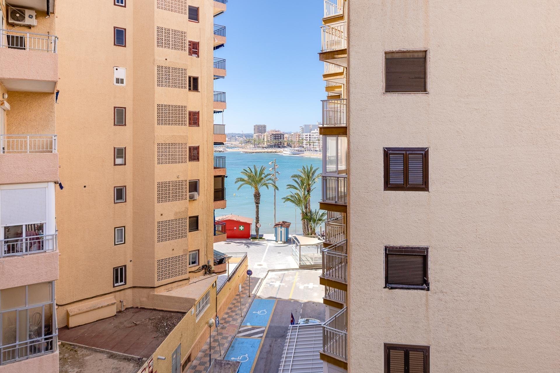 Herverkoop - Appartement -
Torrevieja - Playa del Cura
