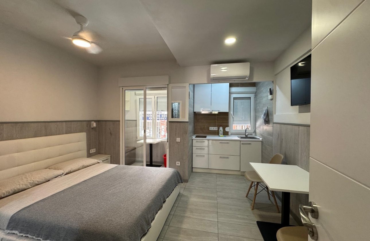 Herverkoop - Appartement -
Torrevieja - Playa del Cura