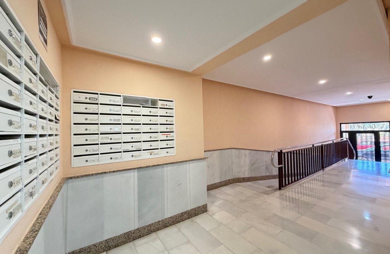 Herverkoop - Appartement -
Torrevieja - Playa del Cura
