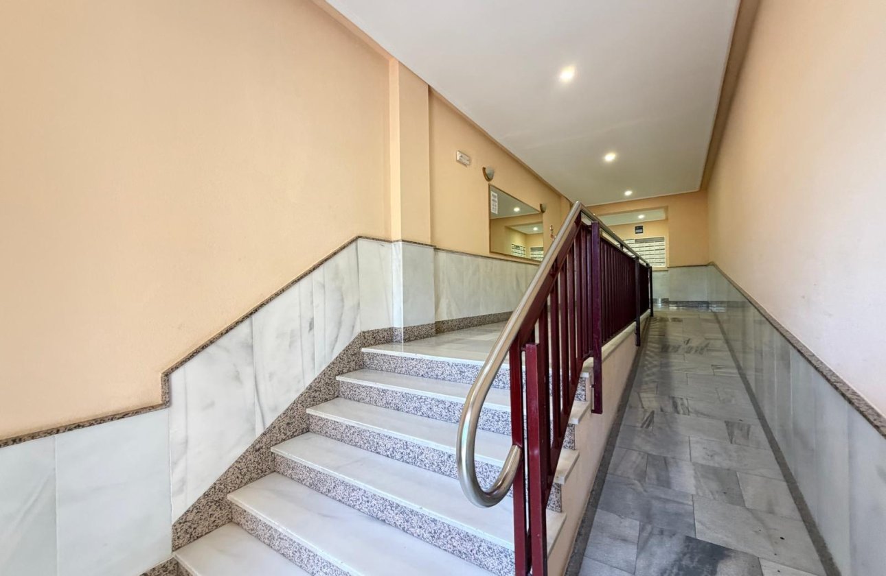 Herverkoop - Appartement -
Torrevieja - Playa del Cura