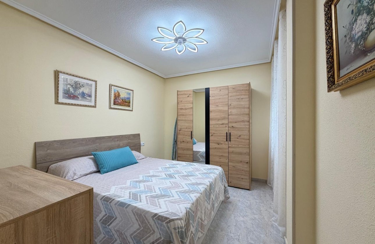 Herverkoop - Appartement -
Torrevieja - Playa del Cura