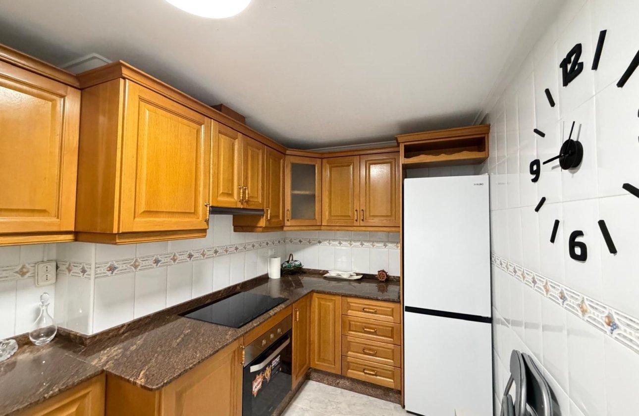 Herverkoop - Appartement -
Torrevieja - Playa del Cura