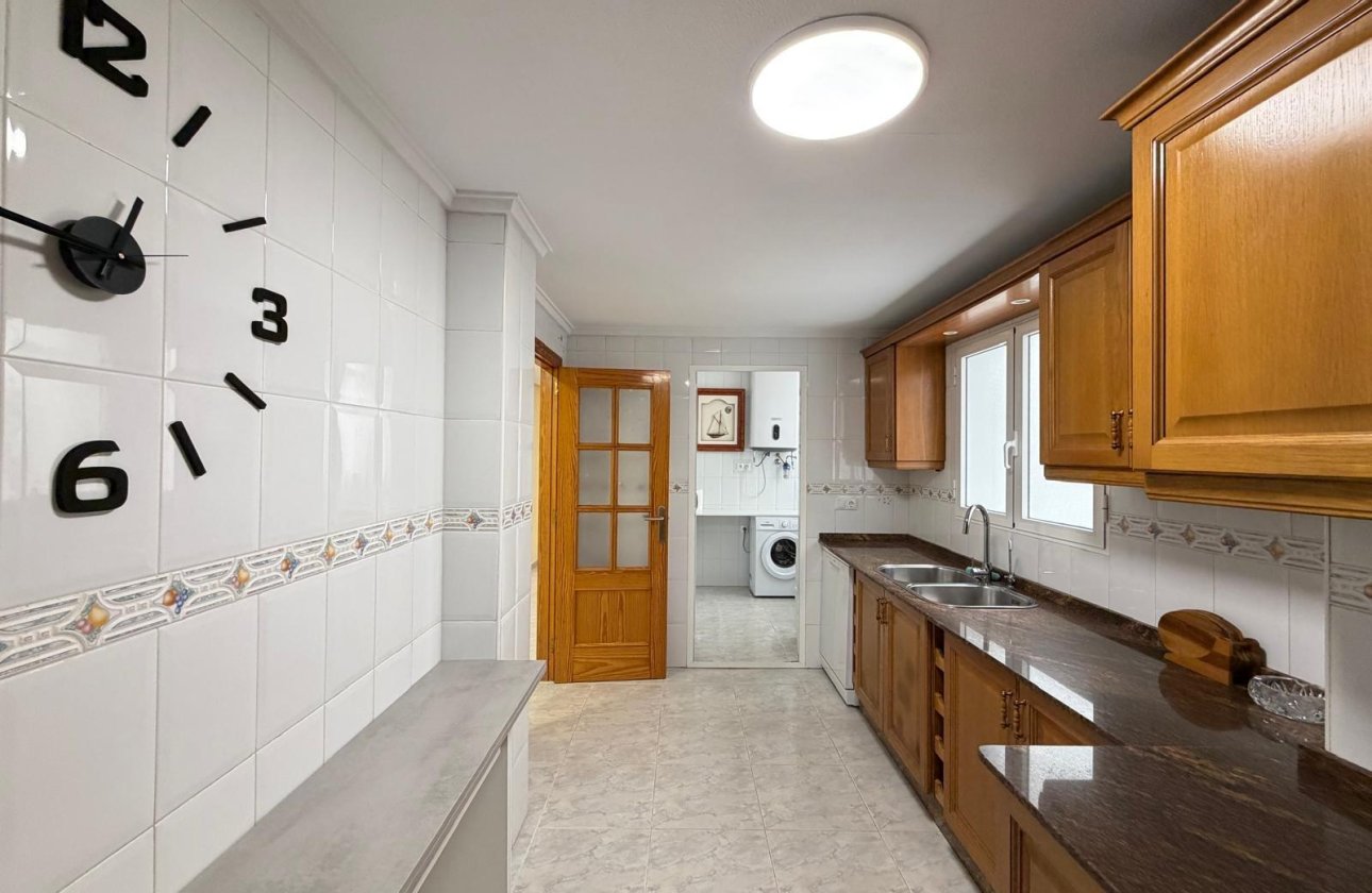 Herverkoop - Appartement -
Torrevieja - Playa del Cura