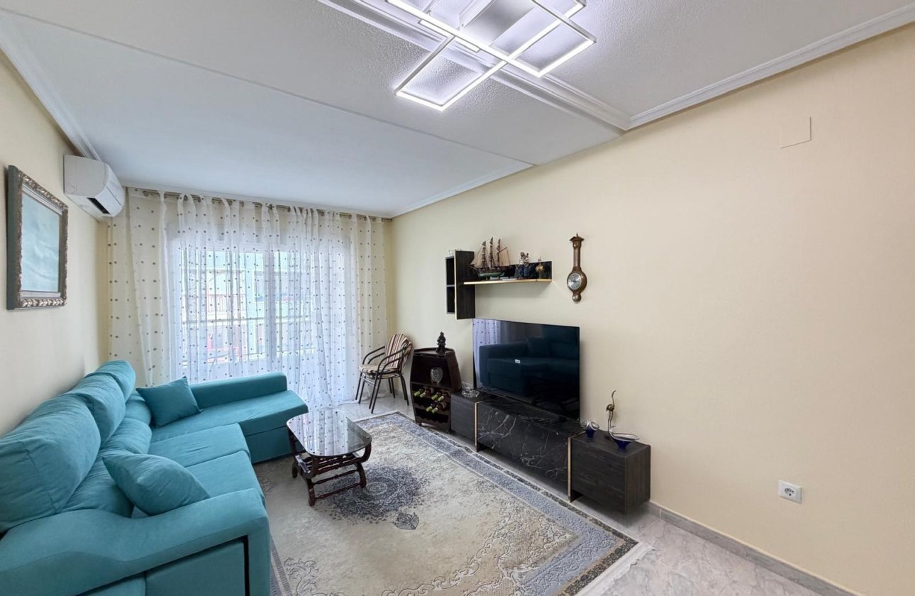 Herverkoop - Appartement -
Torrevieja - Playa del Cura