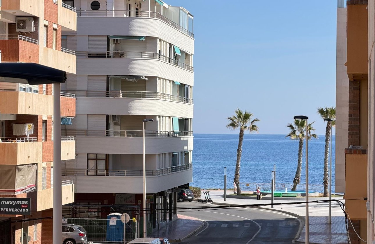 Herverkoop - Appartement -
Torrevieja - Playa del Cura