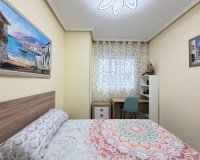 Herverkoop - Appartement -
Torrevieja - Playa del Cura
