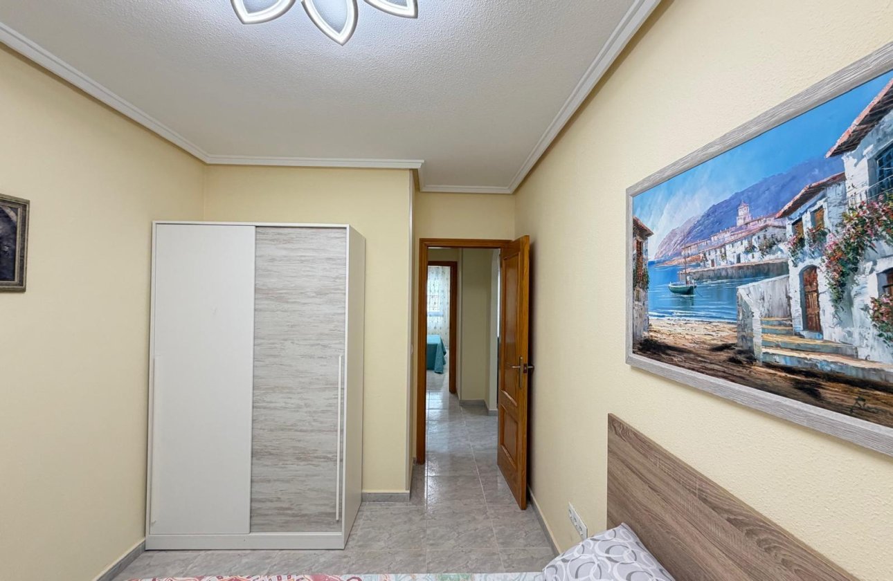 Herverkoop - Appartement -
Torrevieja - Playa del Cura