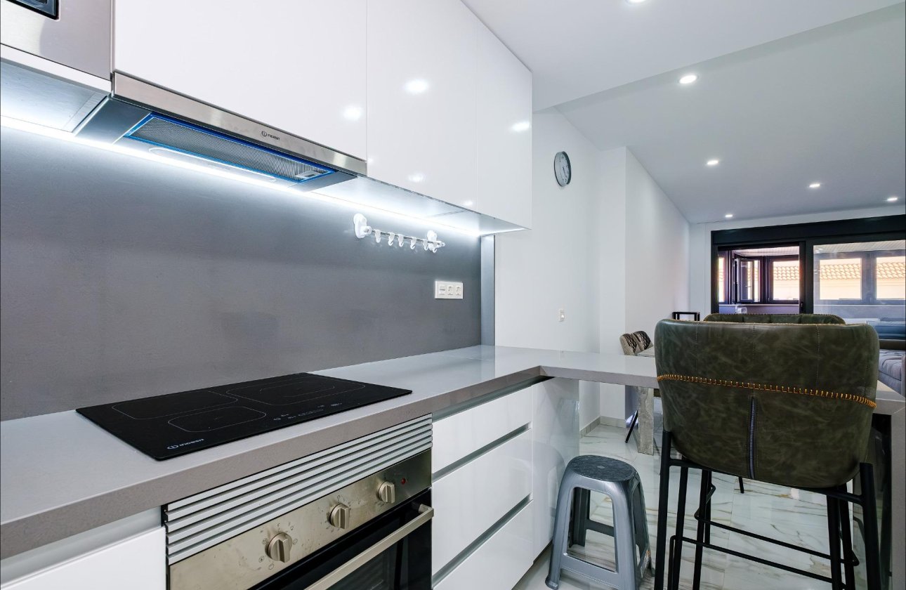 Herverkoop - Appartement -
Torrevieja - Playa del Cura