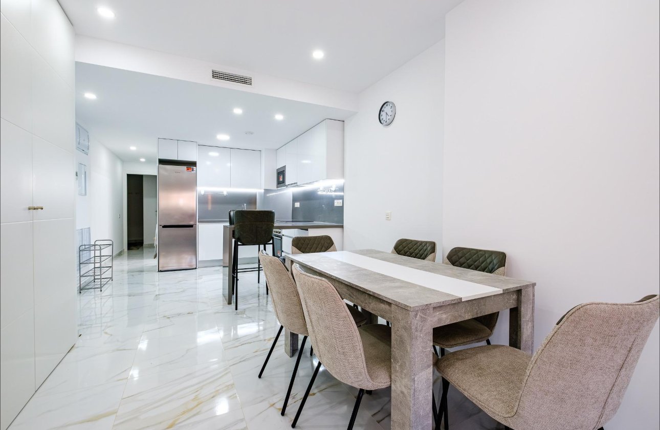 Herverkoop - Appartement -
Torrevieja - Playa del Cura