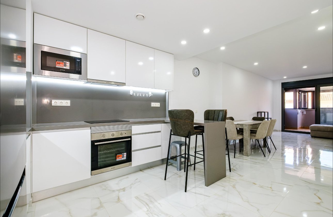 Herverkoop - Appartement -
Torrevieja - Playa del Cura