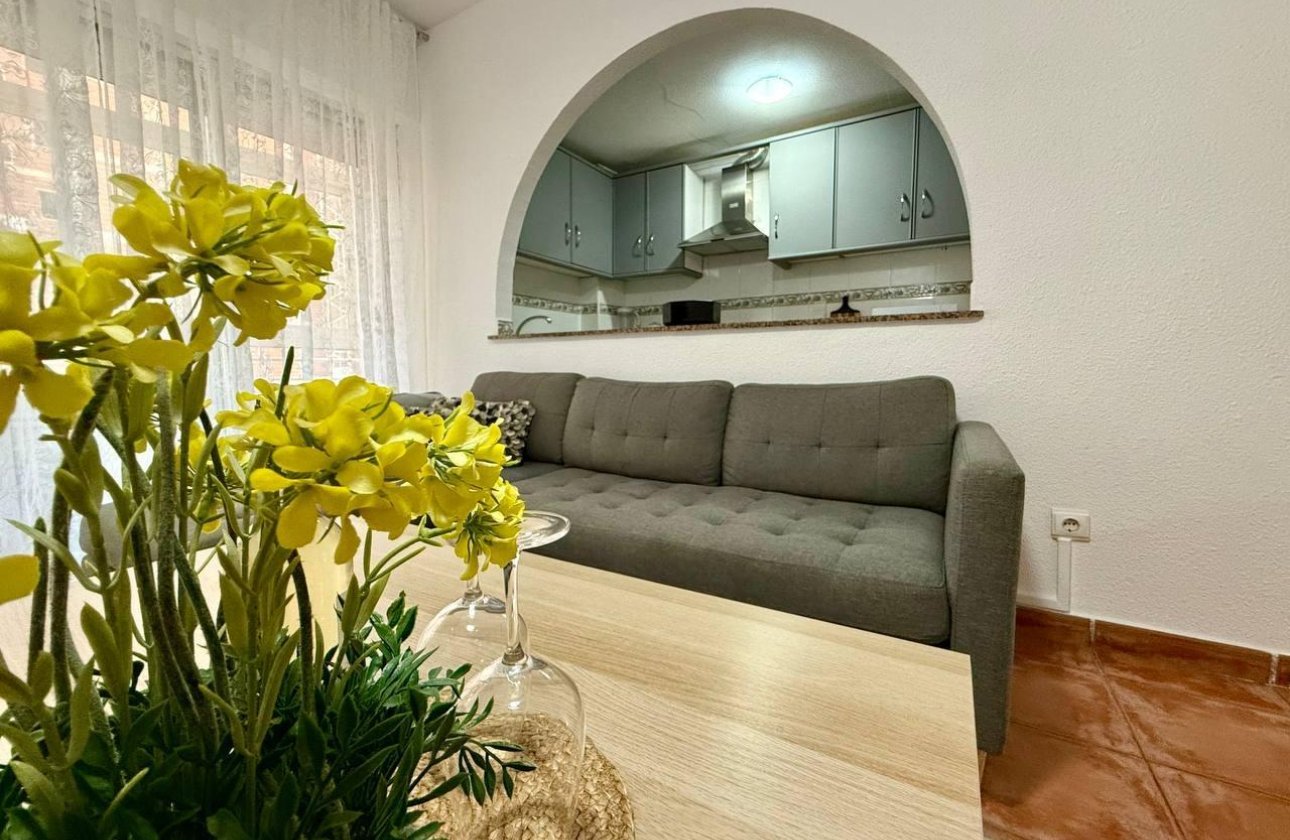 Herverkoop - Appartement -
Torrevieja - Playa del Cura