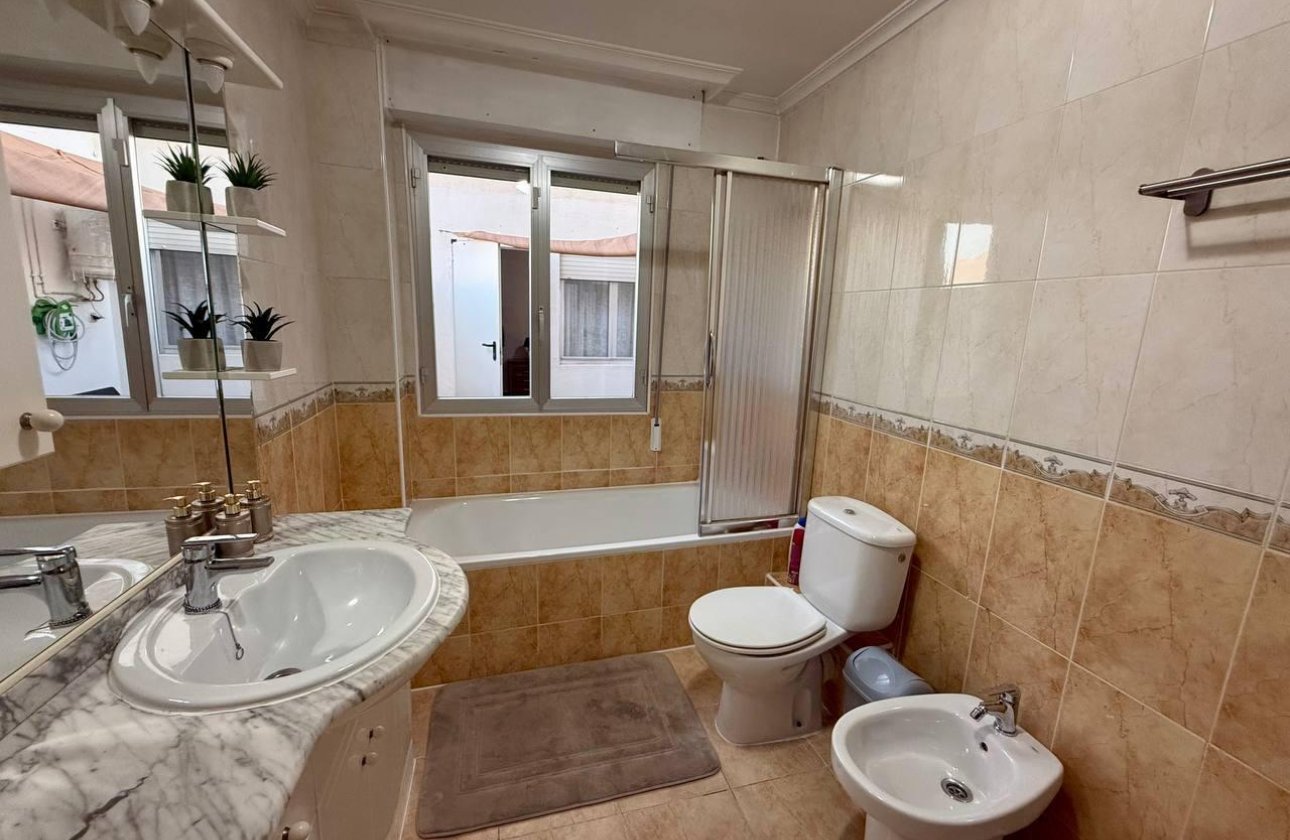 Herverkoop - Appartement -
Torrevieja - Playa del Cura