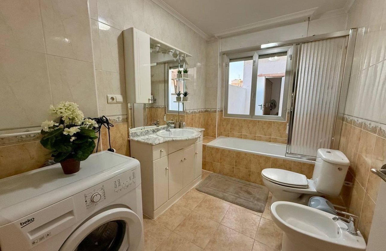 Herverkoop - Appartement -
Torrevieja - Playa del Cura