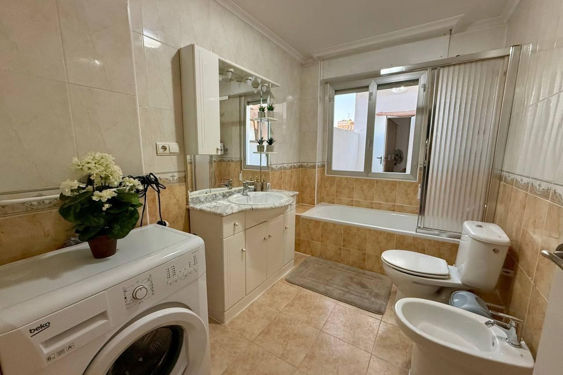 Herverkoop - Appartement -
Torrevieja - Playa del Cura