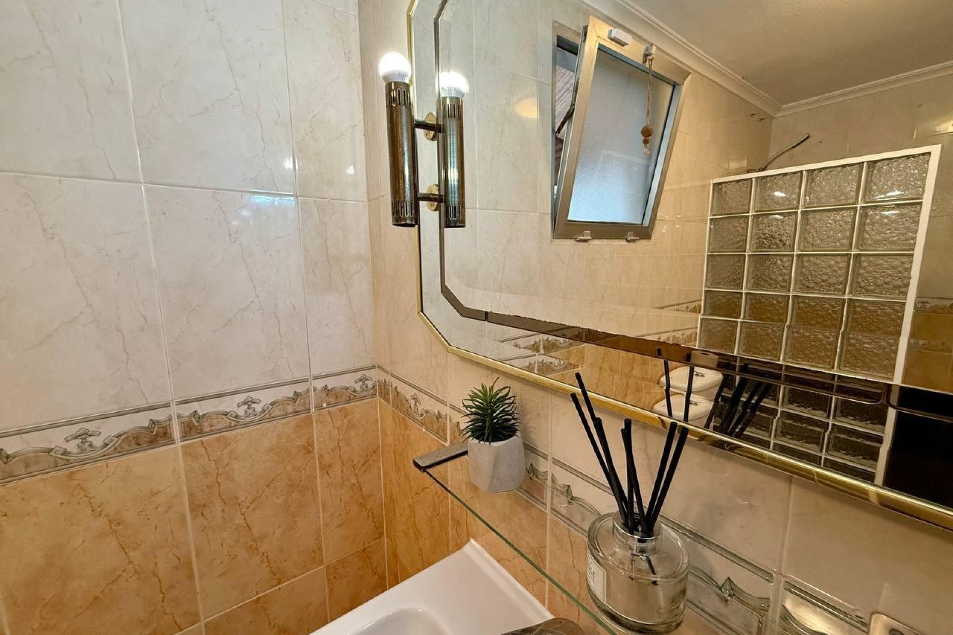 Herverkoop - Appartement -
Torrevieja - Playa del Cura