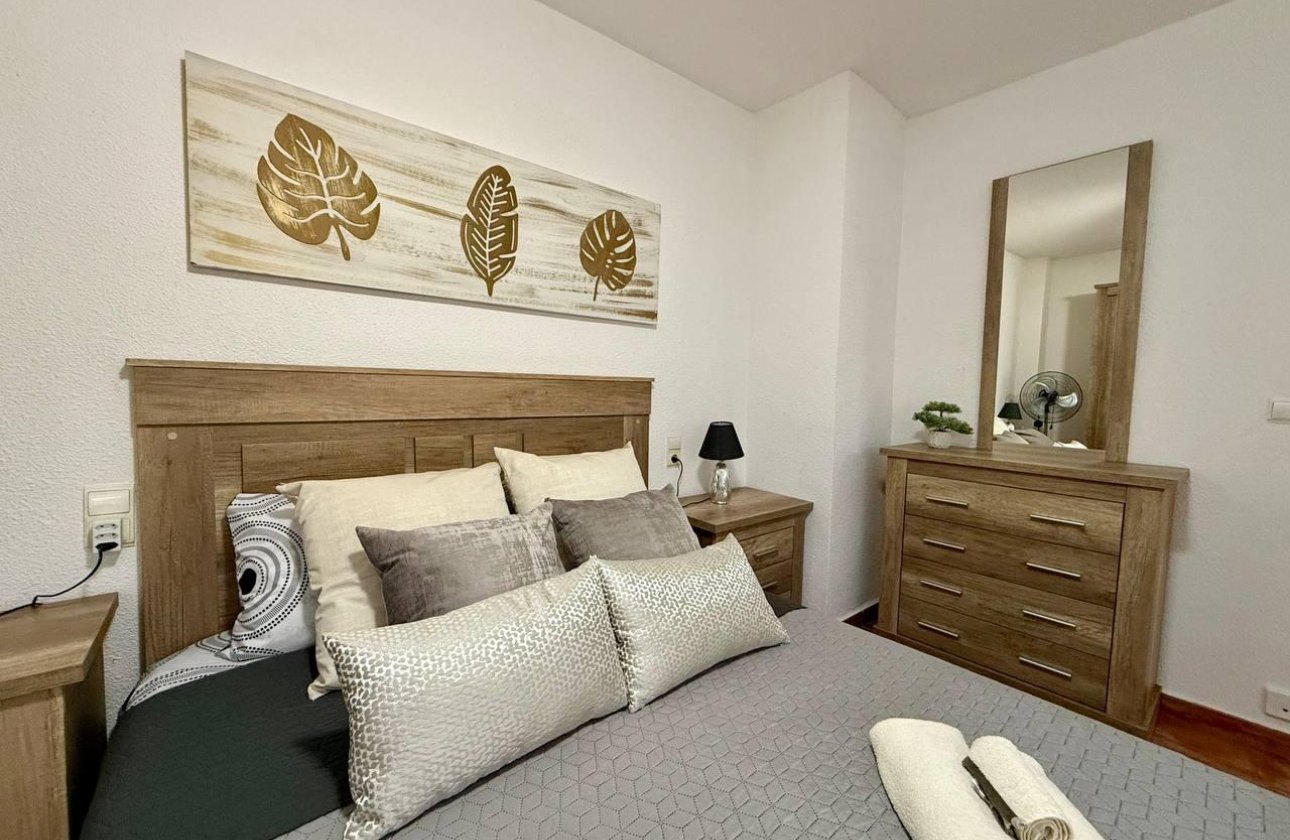 Herverkoop - Appartement -
Torrevieja - Playa del Cura