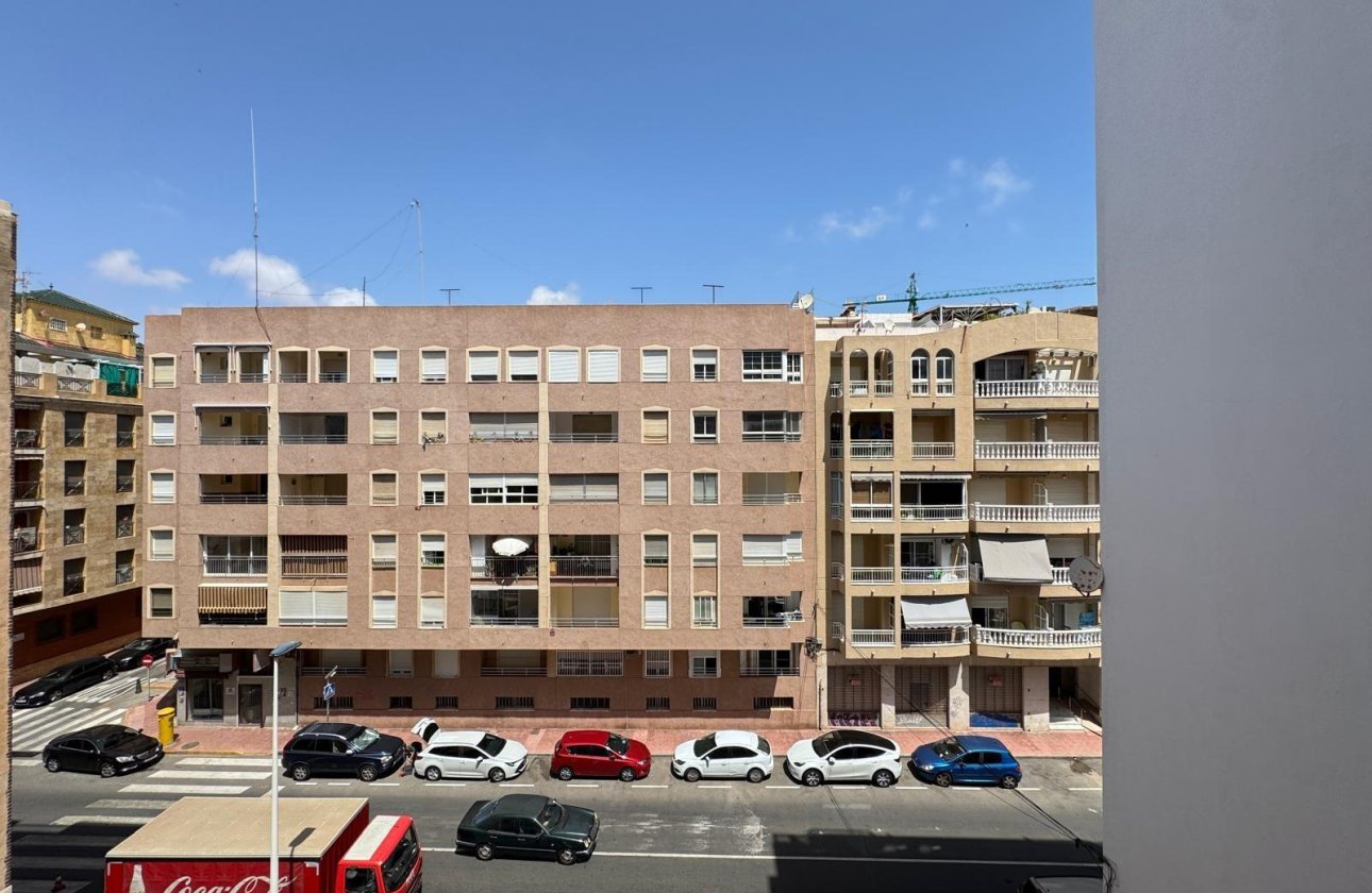 Herverkoop - Appartement -
Torrevieja - Playa del Cura
