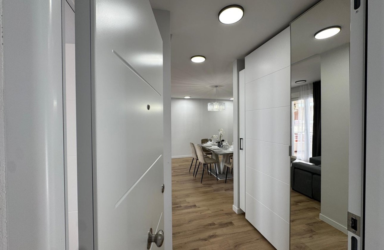 Herverkoop - Appartement -
Torrevieja - Playa del Cura