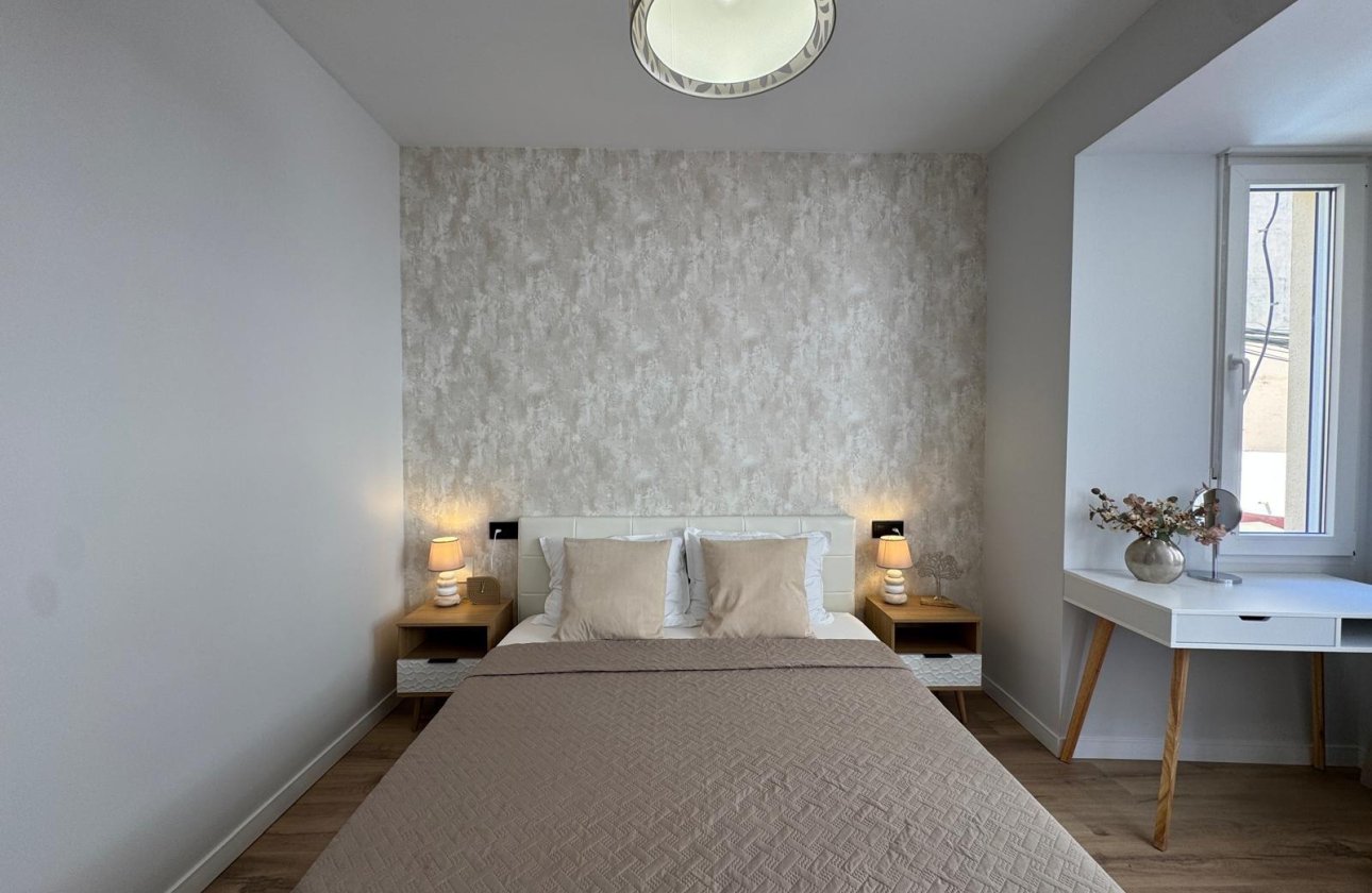 Herverkoop - Appartement -
Torrevieja - Playa del Cura