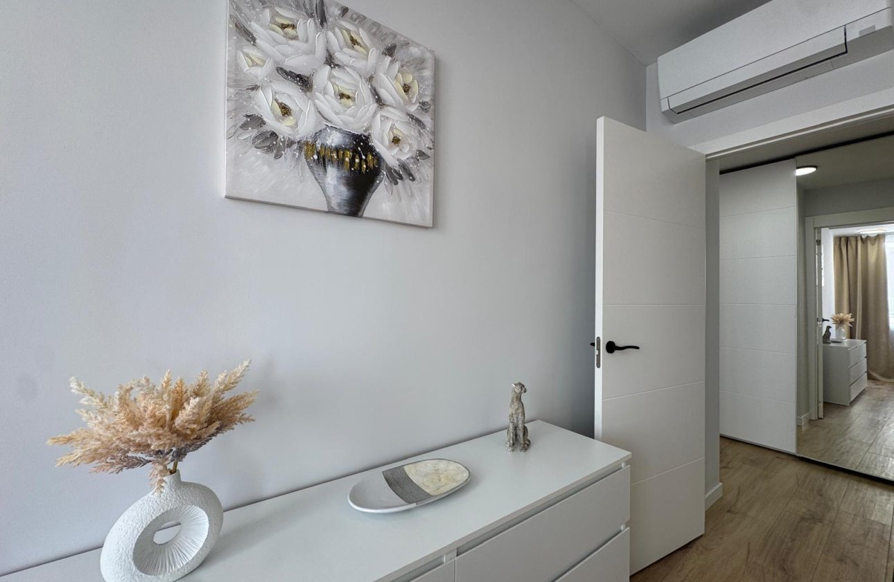 Herverkoop - Appartement -
Torrevieja - Playa del Cura