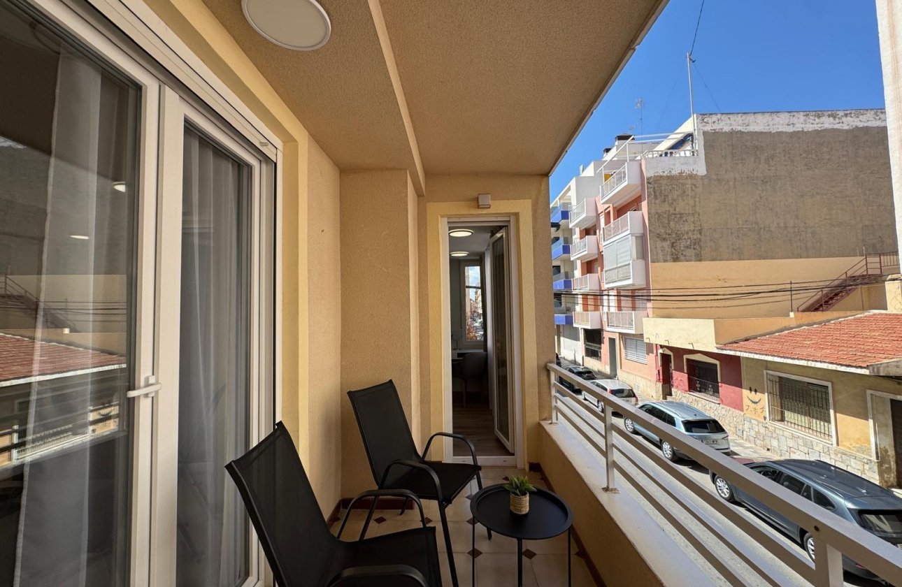 Herverkoop - Appartement -
Torrevieja - Playa del Cura