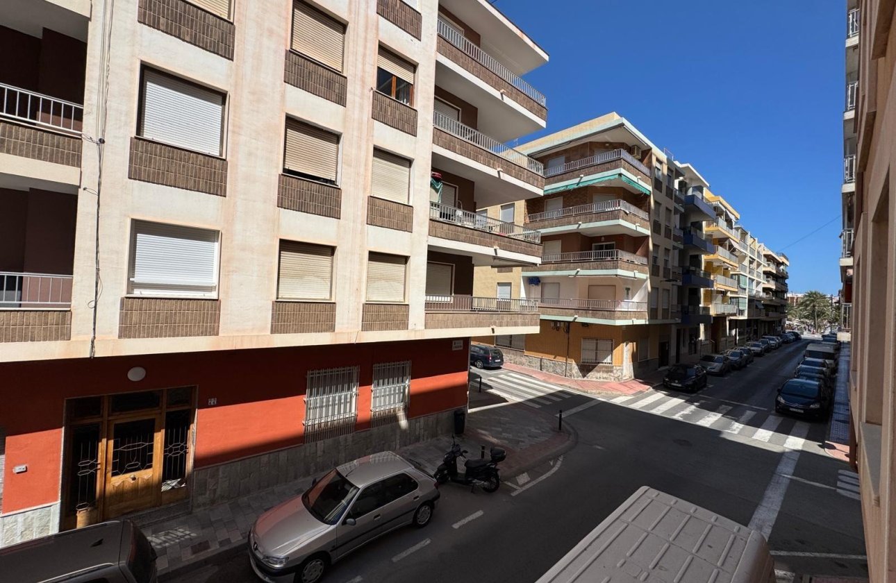 Herverkoop - Appartement -
Torrevieja - Playa del Cura