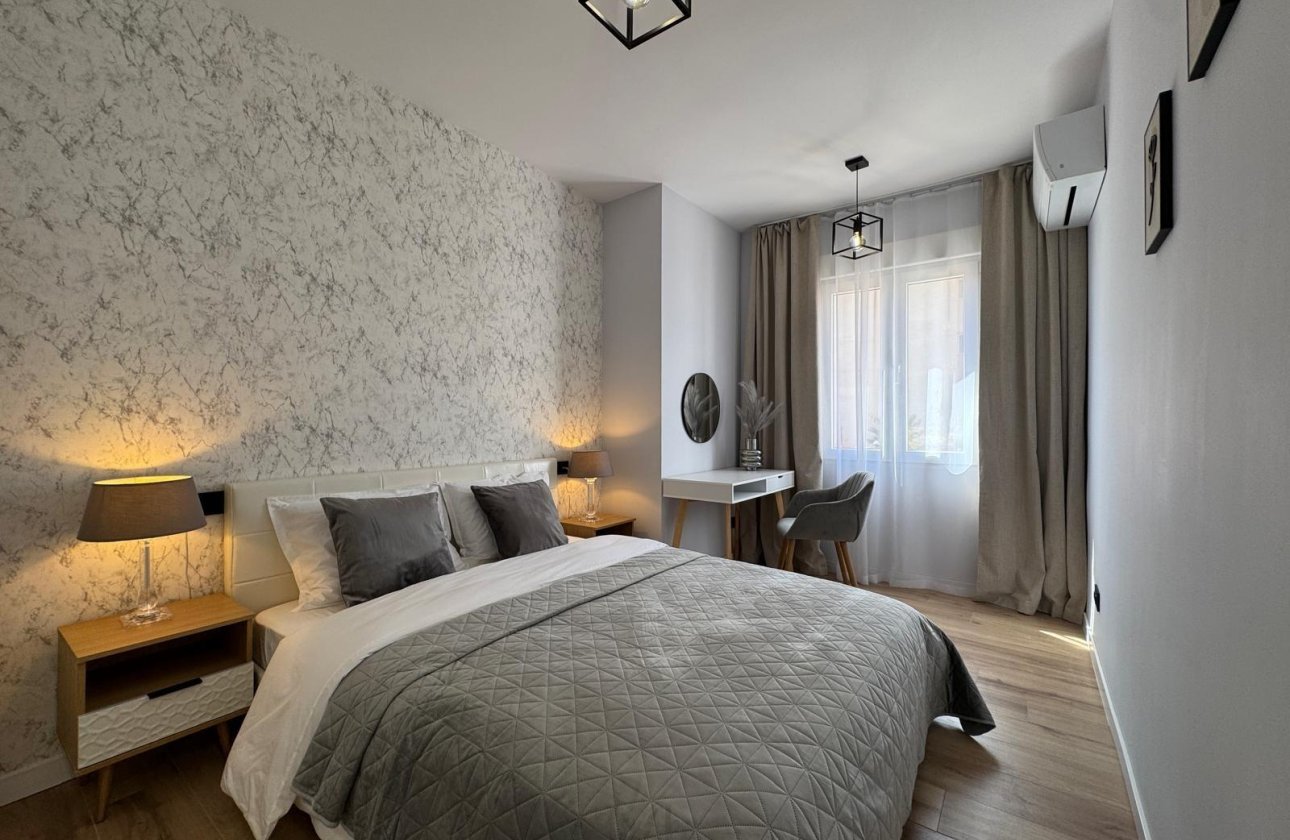 Herverkoop - Appartement -
Torrevieja - Playa del Cura