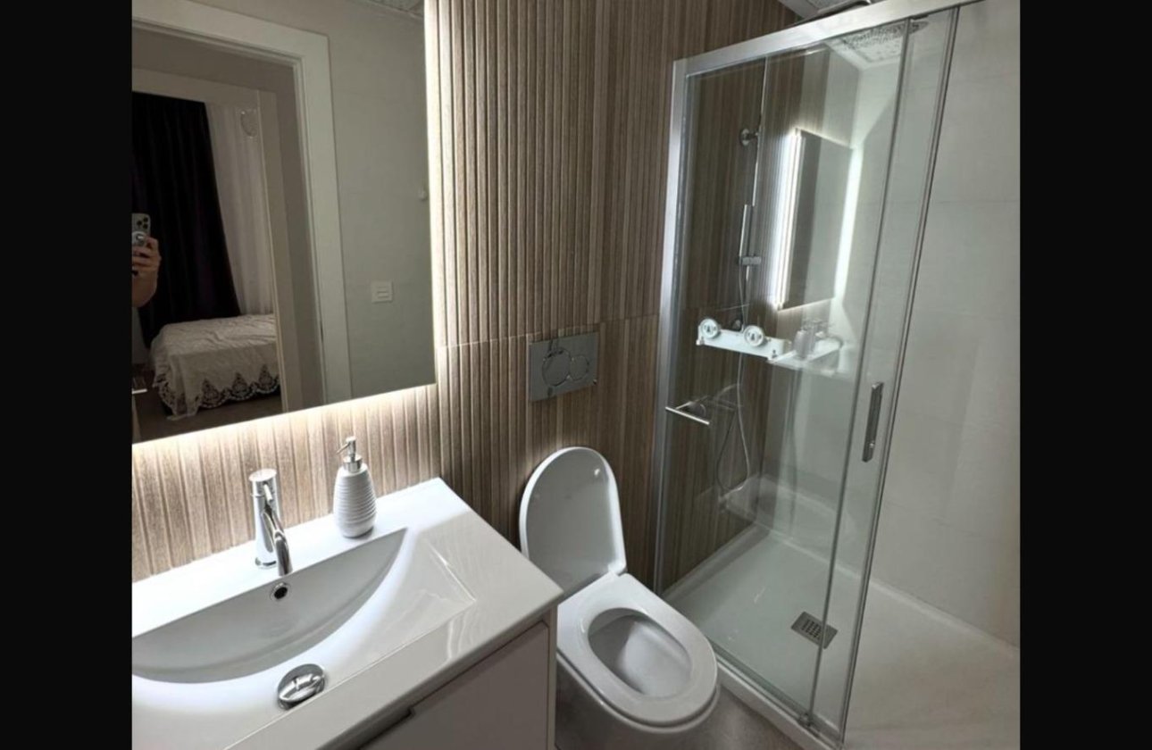 Herverkoop - Appartement -
Torrevieja - Playa del Cura