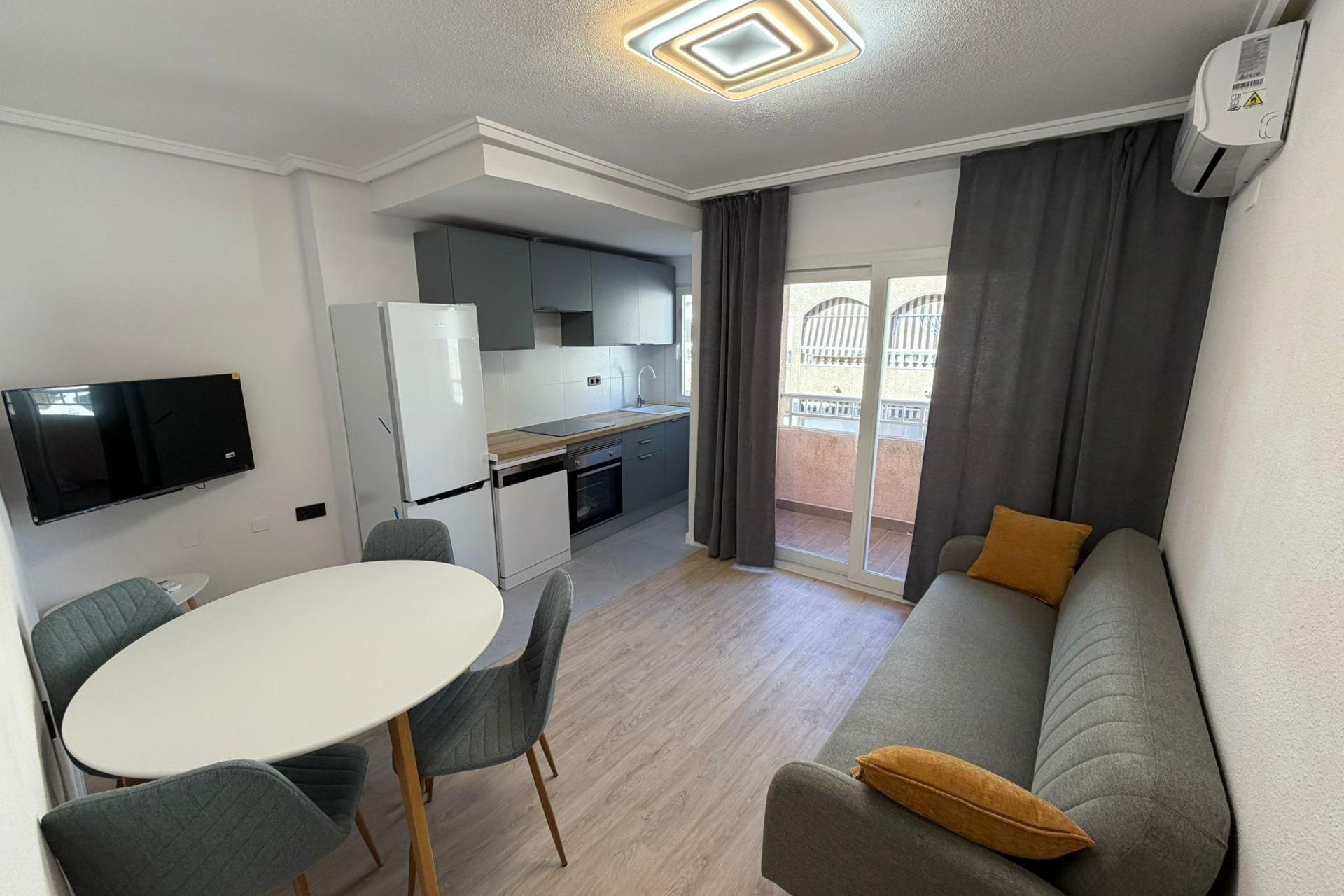 Herverkoop - Appartement -
Torrevieja - Playa del Cura