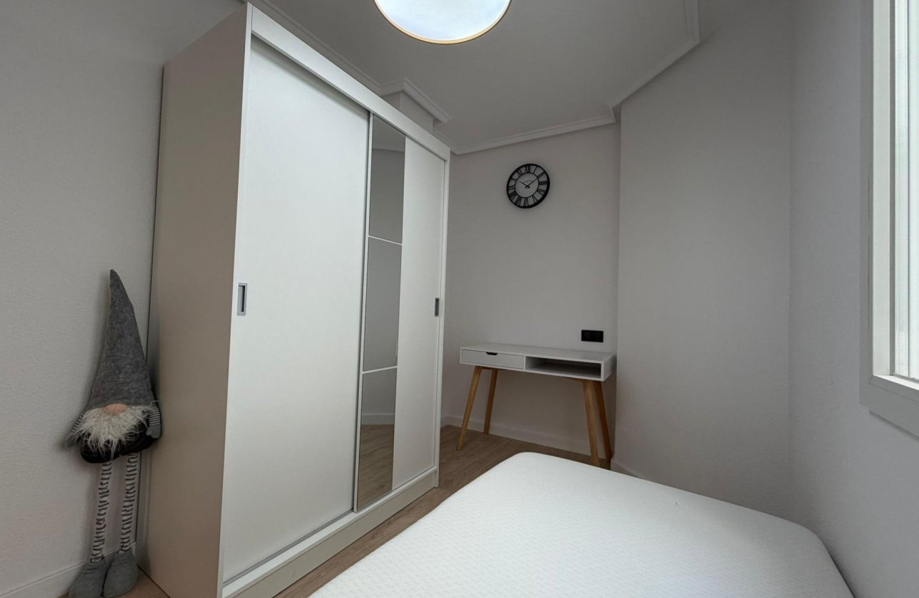 Herverkoop - Appartement -
Torrevieja - Playa del Cura