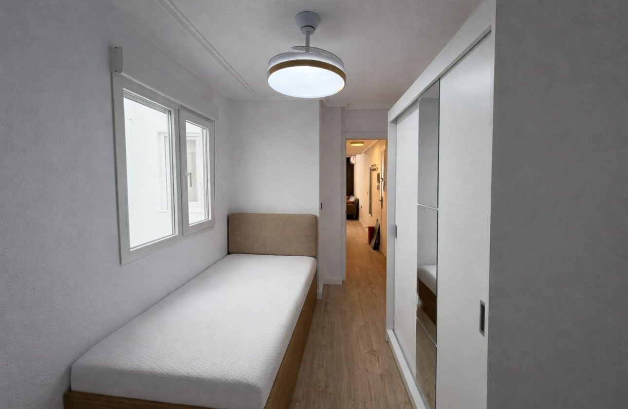 Herverkoop - Appartement -
Torrevieja - Playa del Cura