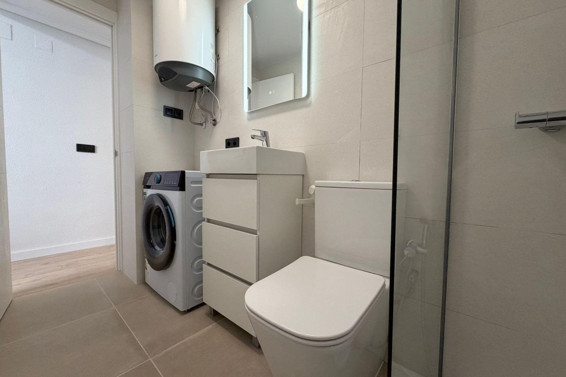Herverkoop - Appartement -
Torrevieja - Playa del Cura
