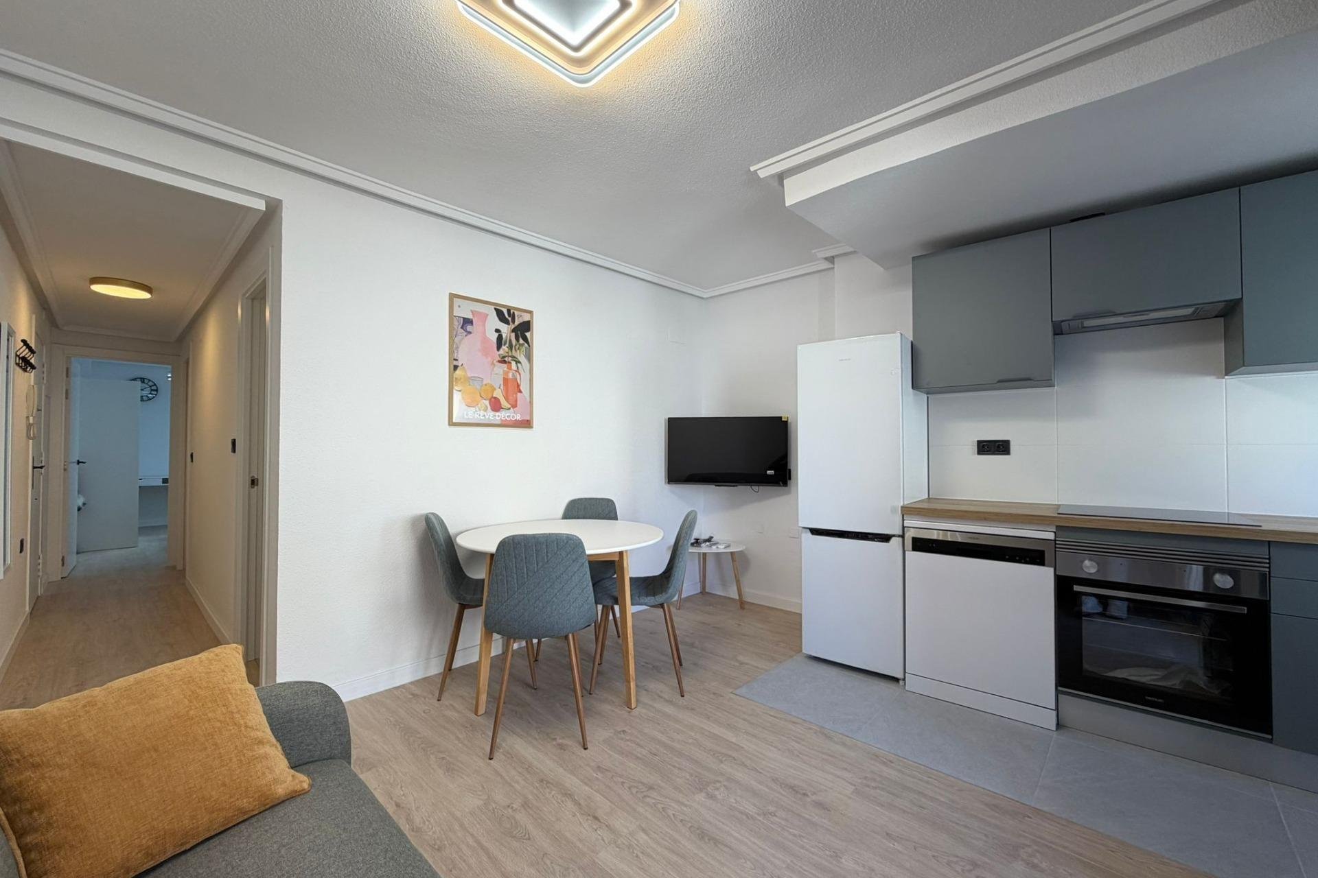 Herverkoop - Appartement -
Torrevieja - Playa del Cura