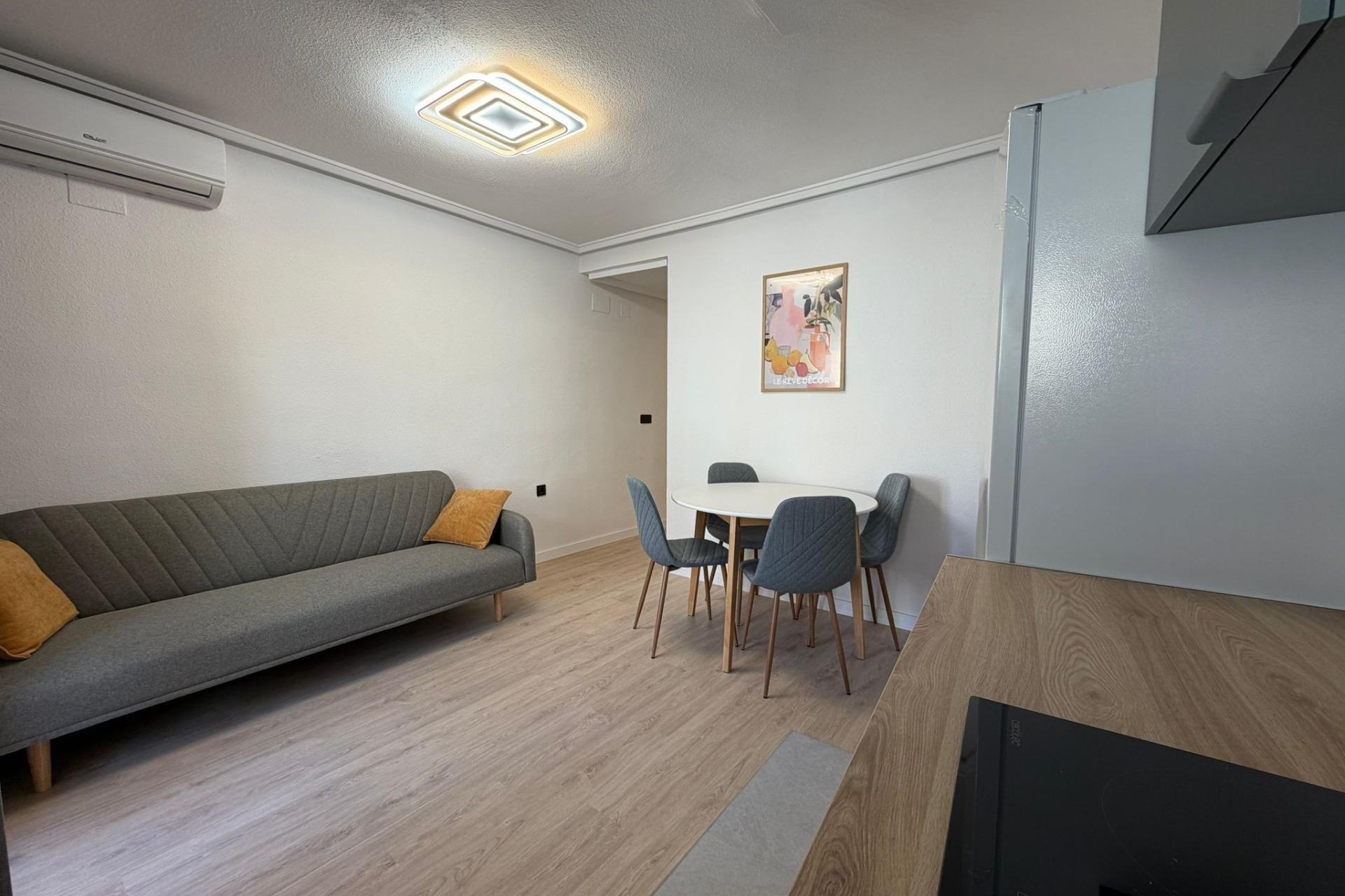 Herverkoop - Appartement -
Torrevieja - Playa del Cura