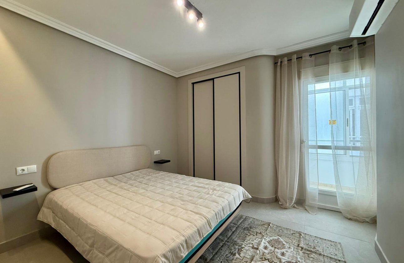 Herverkoop - Appartement -
Torrevieja - Playa del Cura