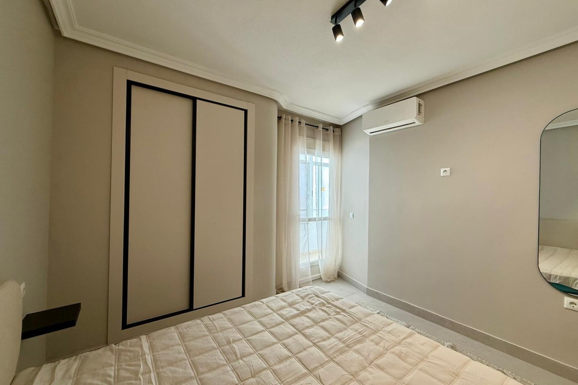 Herverkoop - Appartement -
Torrevieja - Playa del Cura