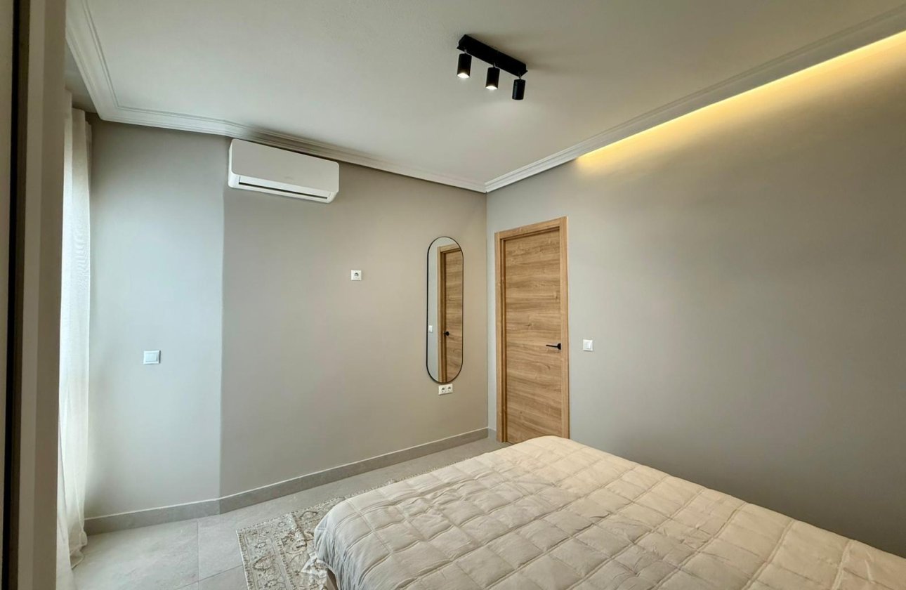 Herverkoop - Appartement -
Torrevieja - Playa del Cura