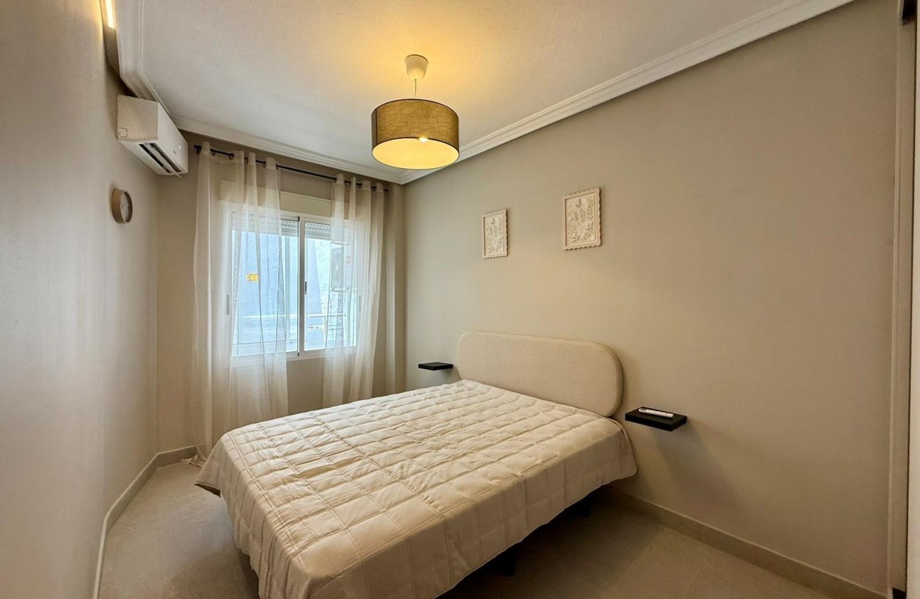Herverkoop - Appartement -
Torrevieja - Playa del Cura