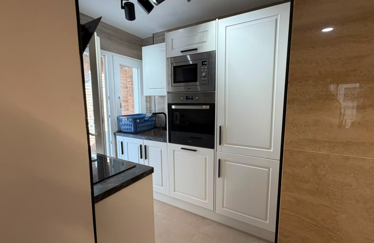 Herverkoop - Appartement -
Torrevieja - Playa del Cura