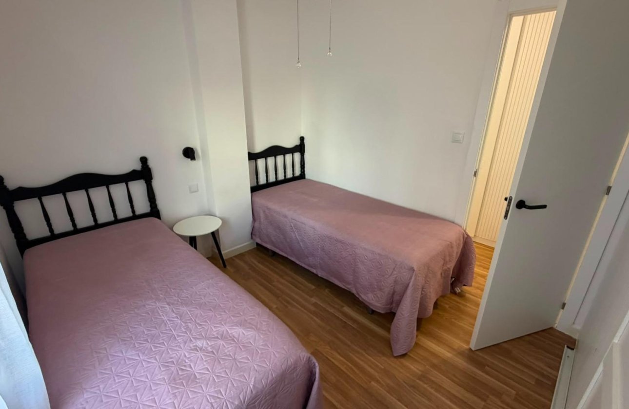 Herverkoop - Appartement -
Torrevieja - Playa del Cura