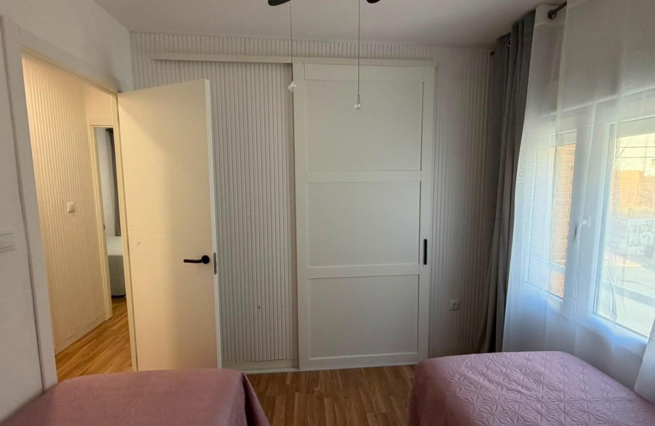 Herverkoop - Appartement -
Torrevieja - Playa del Cura