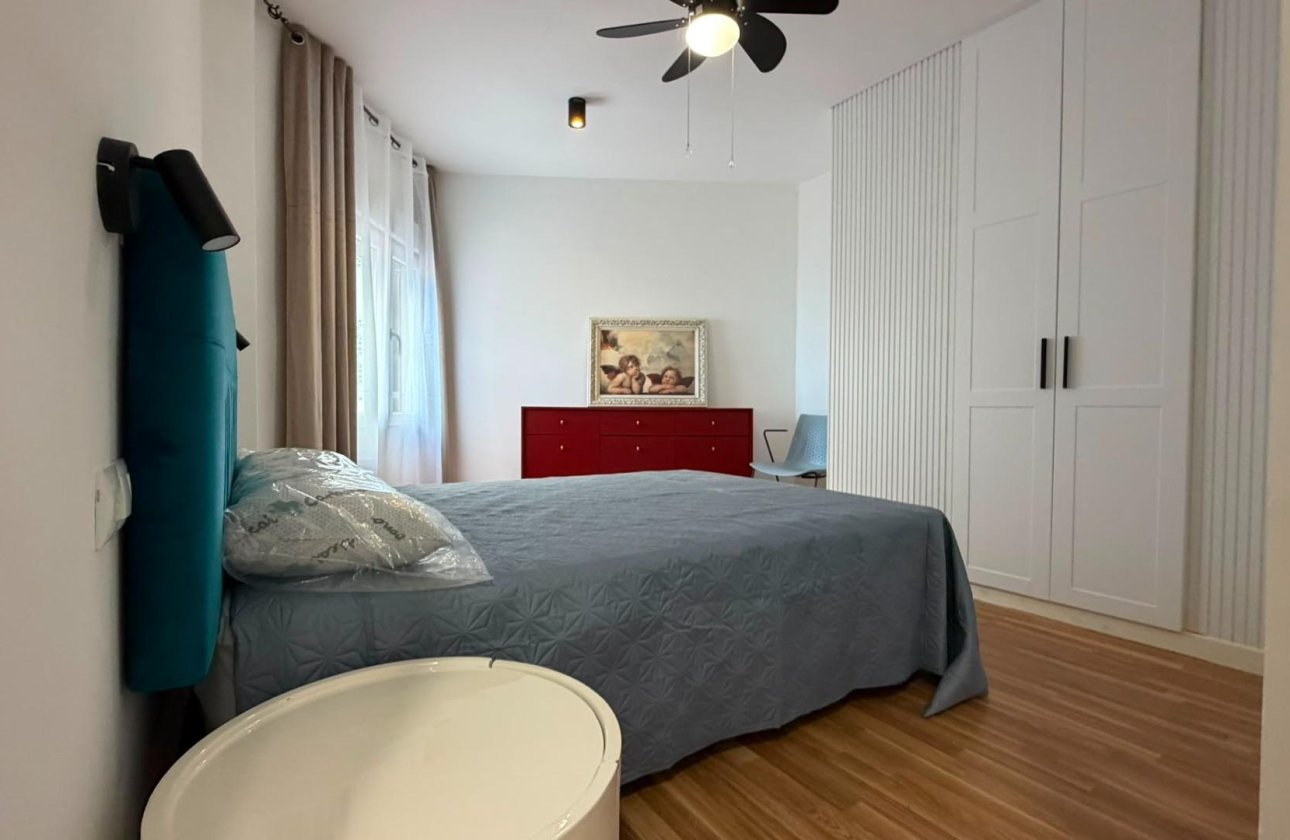 Herverkoop - Appartement -
Torrevieja - Playa del Cura