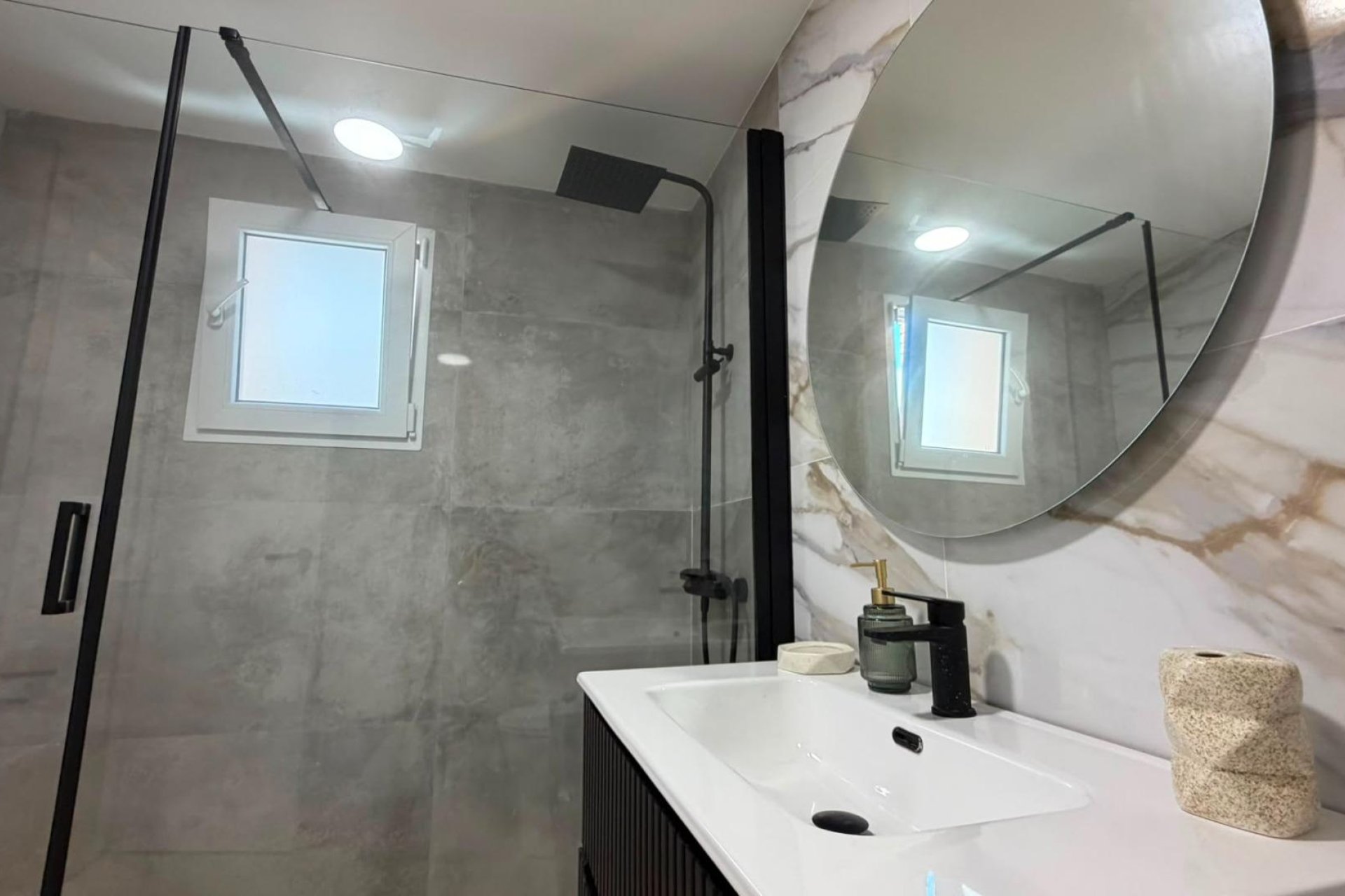 Herverkoop - Appartement -
Torrevieja - Playa del Cura