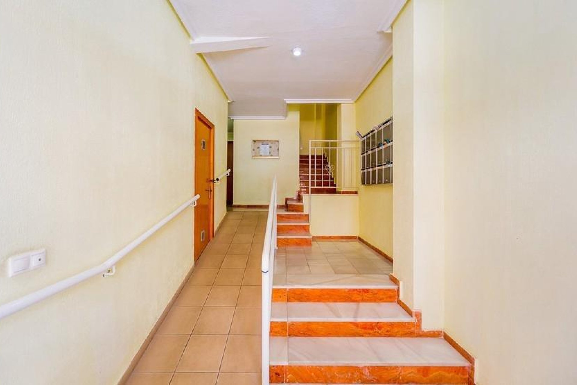 Herverkoop - Appartement -
Torrevieja - Playa del Cura